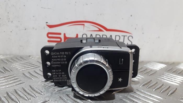 Bouton I-drive d'un Mercedes CLA, 3 mois de garantie, Utilisé, -, -