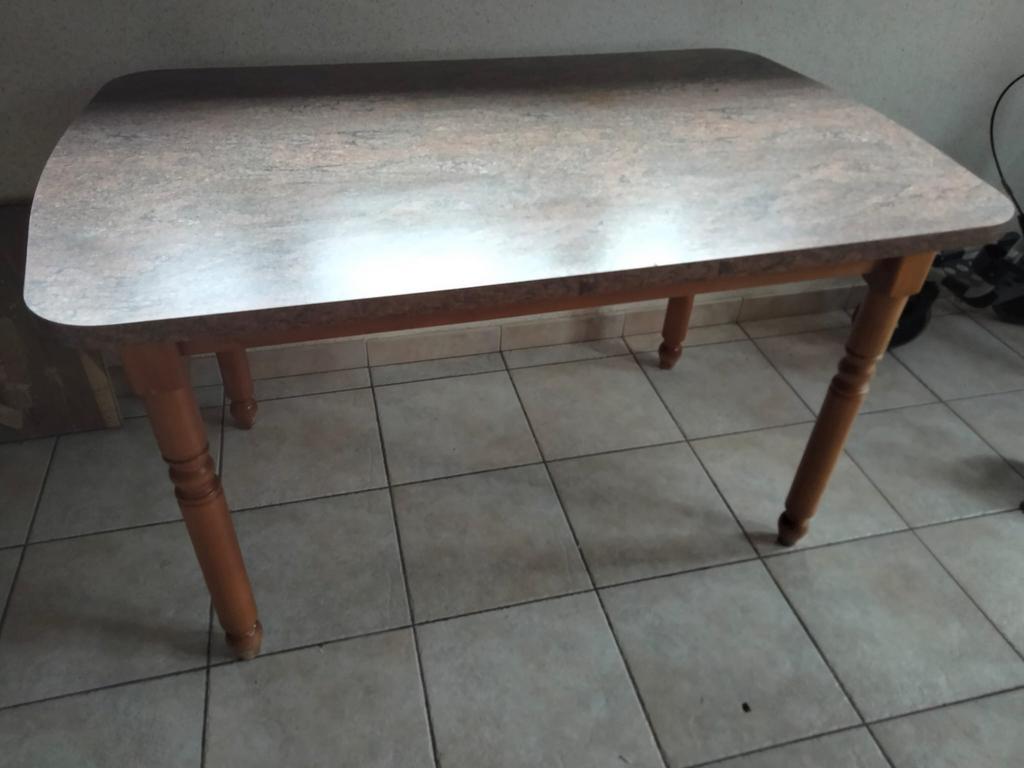 table de cuisine, 100 à 150 cm, Cinq personnes ou plus, Enlèvement, Utilisé