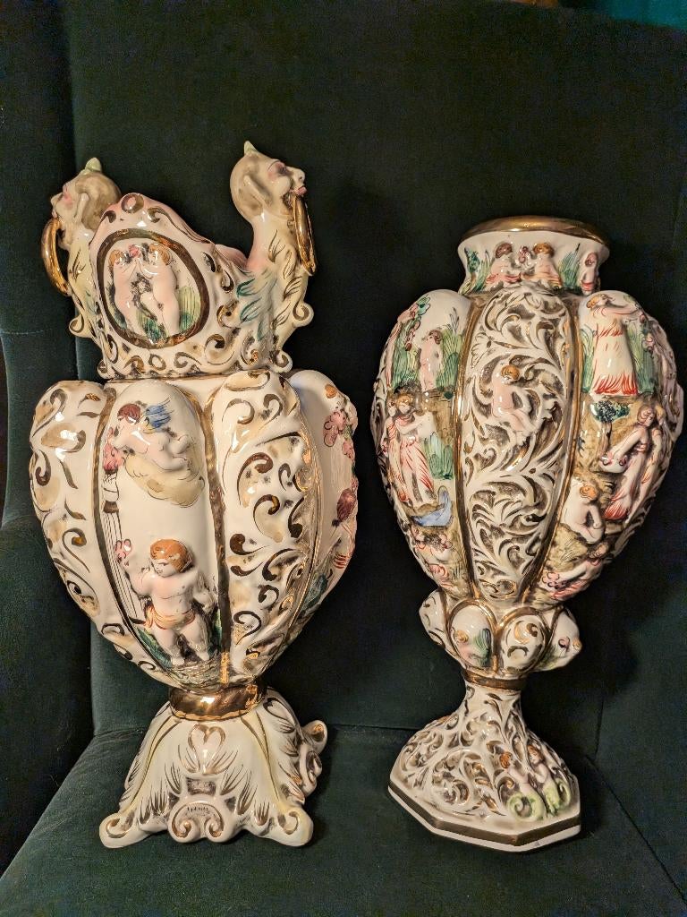 Twee vintage porseleinen Capodimonte vazen, Antiek en Kunst, Antiek | Porselein, Ophalen of Verzenden