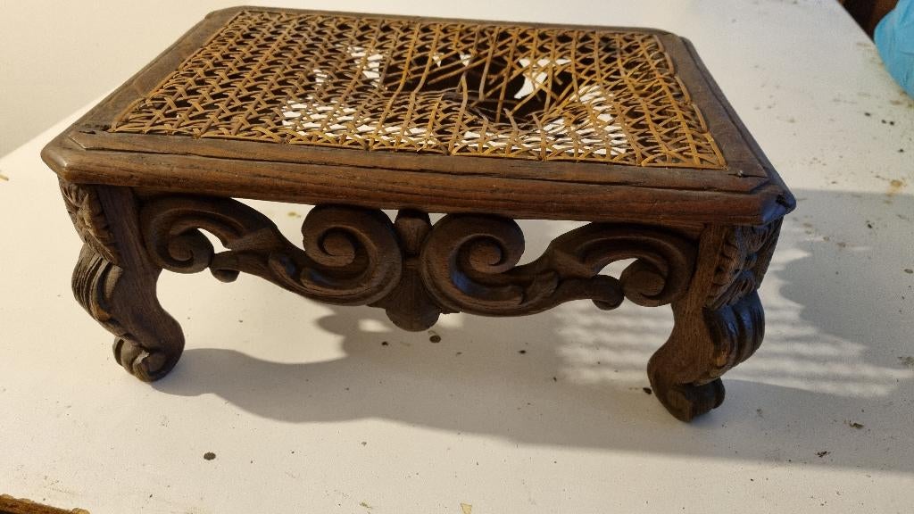 Voetbankje met rol 3m² gevlochten rotan, Ophalen, Minder dan 50 cm, Gebruikt, Minder dan 50 cm