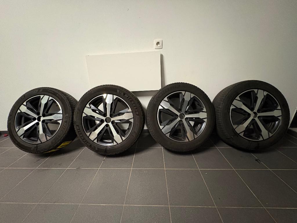 Set winterbanden op aluminium velgen Peugeot 5008, Auto-onderdelen, Banden en Velgen, Ophalen, 18 inch, Gebruikt, Velg(en)
