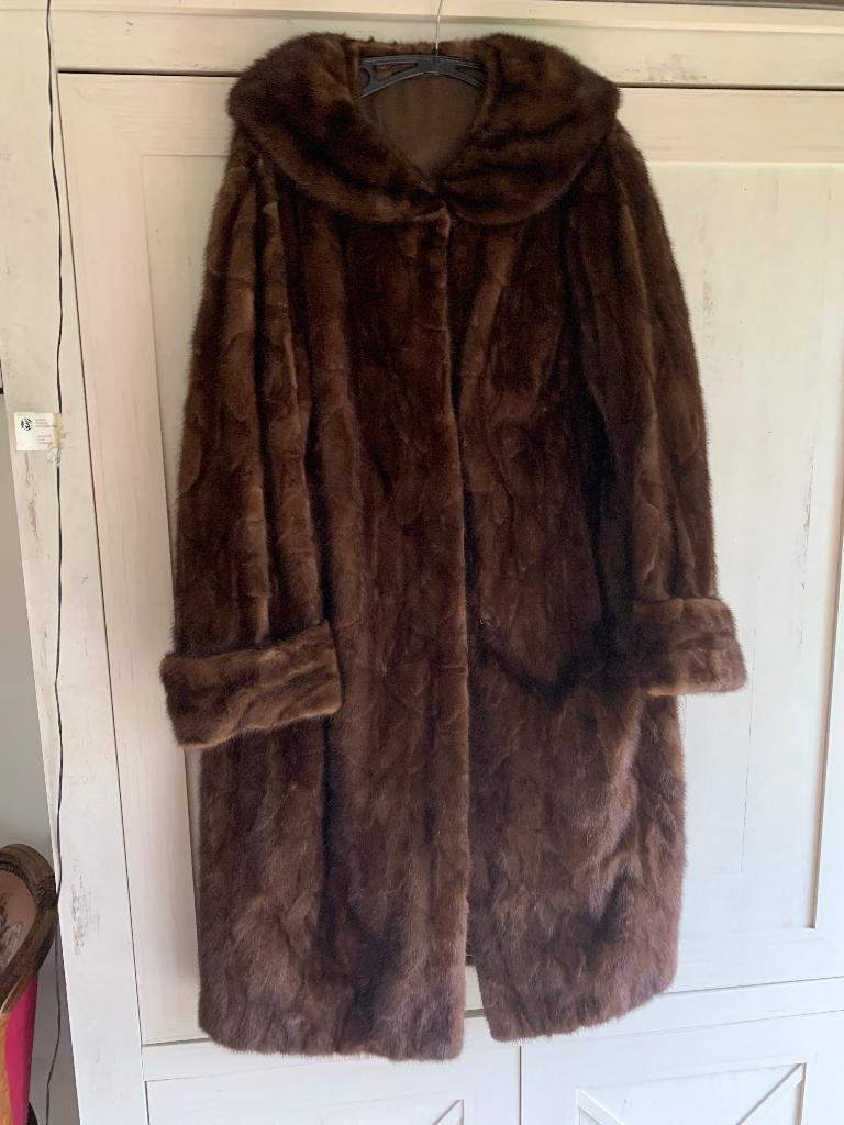 Nertsmantel, Ophalen, Zo goed als nieuw, Maat 42/44 (L), Bruin