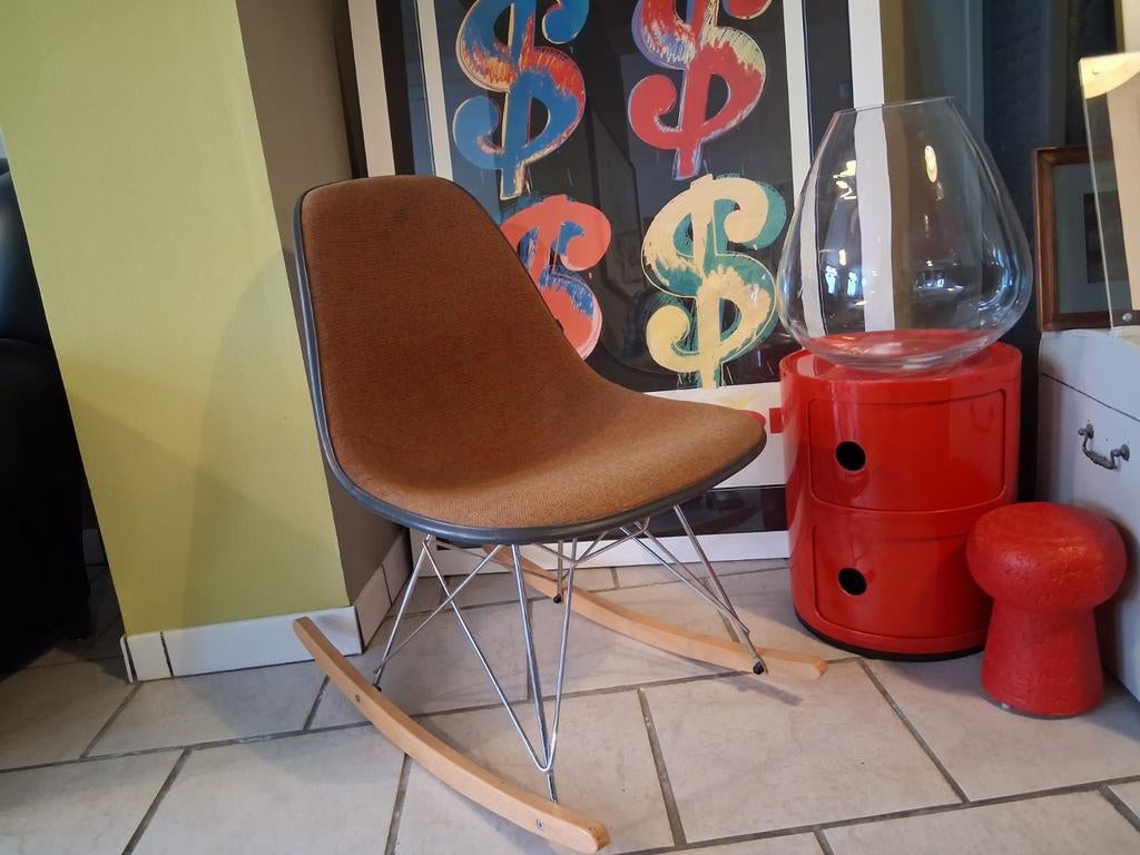 Vintage Eames RAR fiberglass rocking chair – Charles & Ray, Enlèvement ou Envoi
