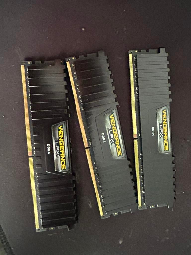 CORSAIR DDR4 RAM, Ophalen, DDR4, 8 GB, Zo goed als nieuw