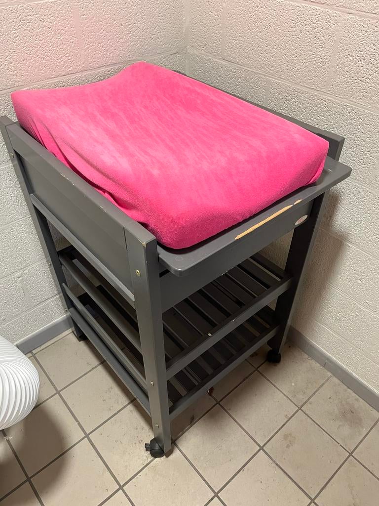 Gratis ververstafel en park, Ophalen, Zo goed als nieuw