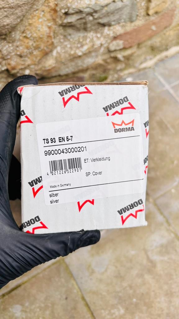 Deurp pomp Dorma, Enlèvement