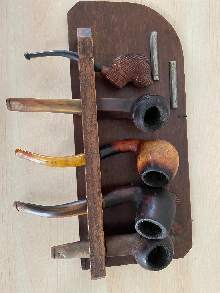 Un lot de 5 pipes anciennes avec support, Collections, Articles de fumeurs, Briquets & Boîtes d'allumettes, Enlèvement ou Envoi