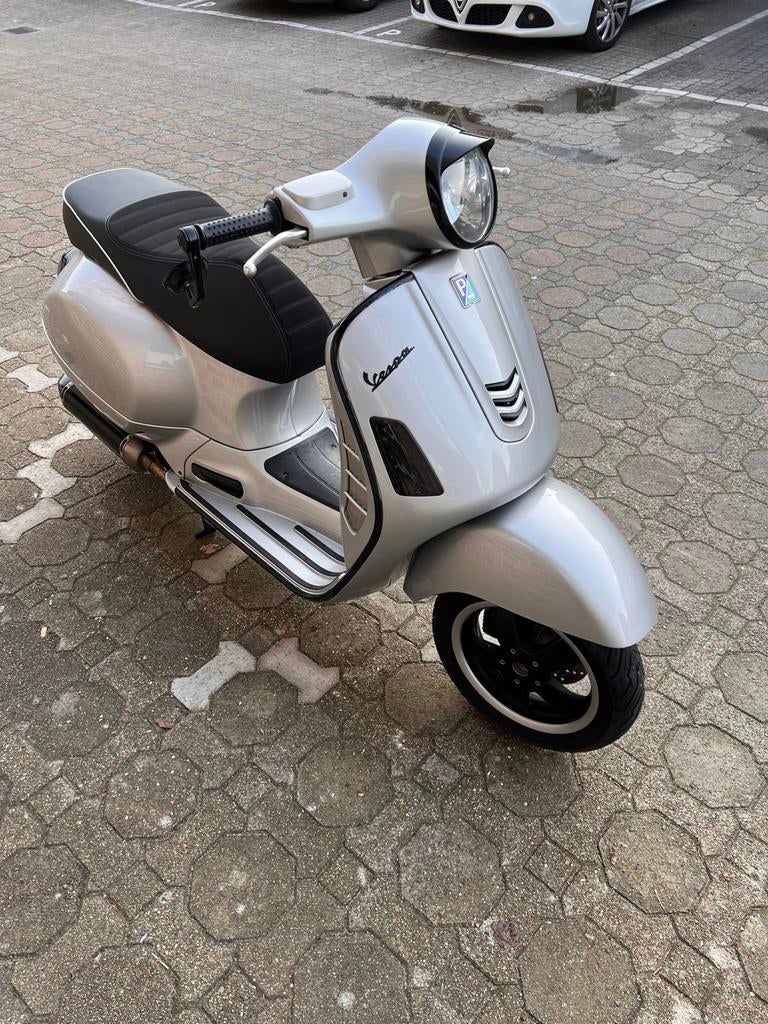 Vespa GT 200cc , Black-Out GTS SYLE, Motoren, Particulier, Scooter