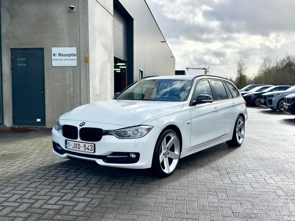 BMW 318d Touring - 2014, Autos, Achat, Noir, 5 portes, Automatique