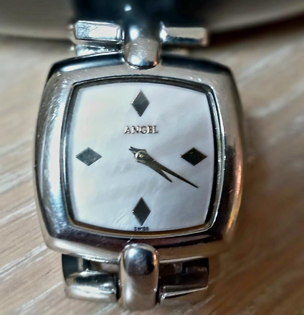 Montre dame collection avec boite, Enlèvement