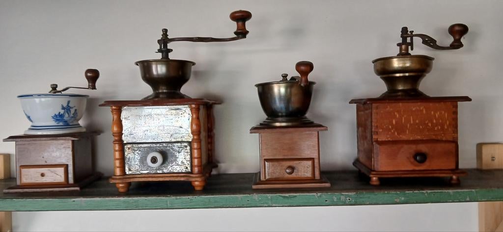 4 oude koffiemolens, Antiek en Kunst, Antiek | Keukengerei, Ophalen