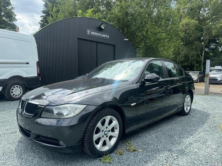 Bmw 318i 2009 242dkm airco leder cruise zo mee te nemen!, Auto's, BMW, Isofix, Zwart, Zwart, Leder