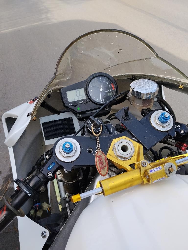 Moto Yamaha R1 2001 piste, Motos, Motos | Yamaha, Permis Moto A, Plus de 35 kW, Super Sport, Particulier