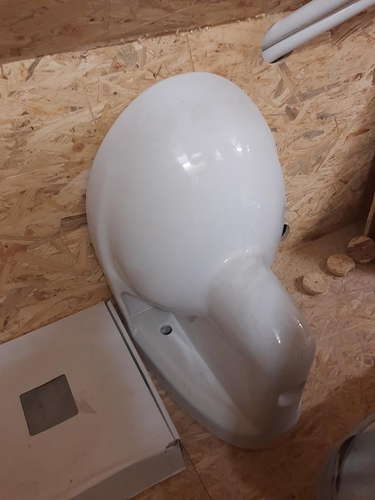 Ongebruikte hangtoilet/wc met soft close bril, Doe-het-zelf en Bouw, Ophalen, Nieuw, Steen, Toilet