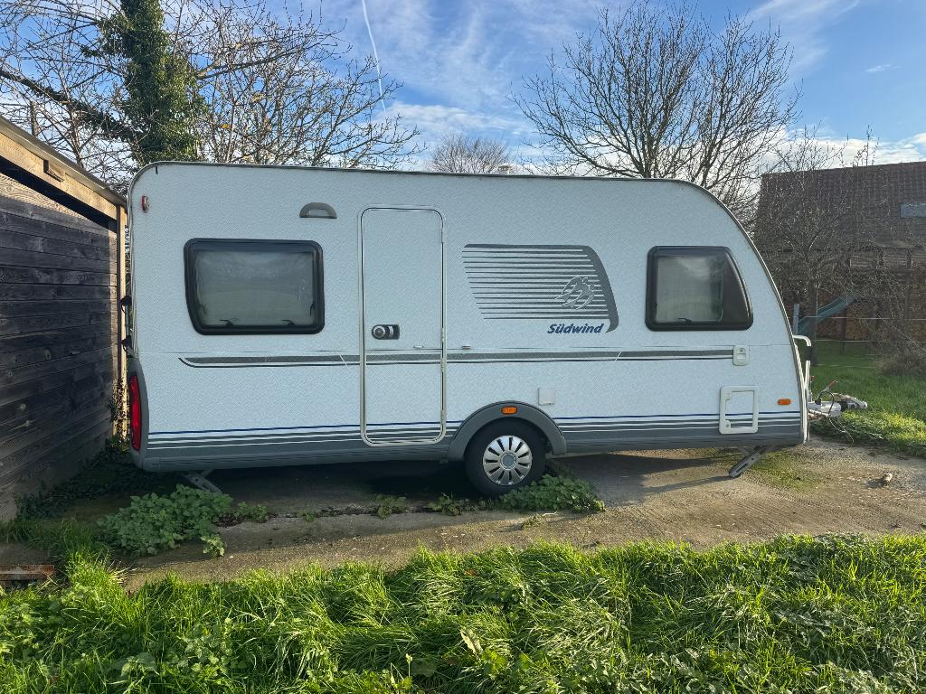 Caravane KNAUS SW 450 FU 2009, Caravanes & Camping, Caravanes, Particulier, jusqu'à 4, Knaus, Grand lit, Coin salon convertible