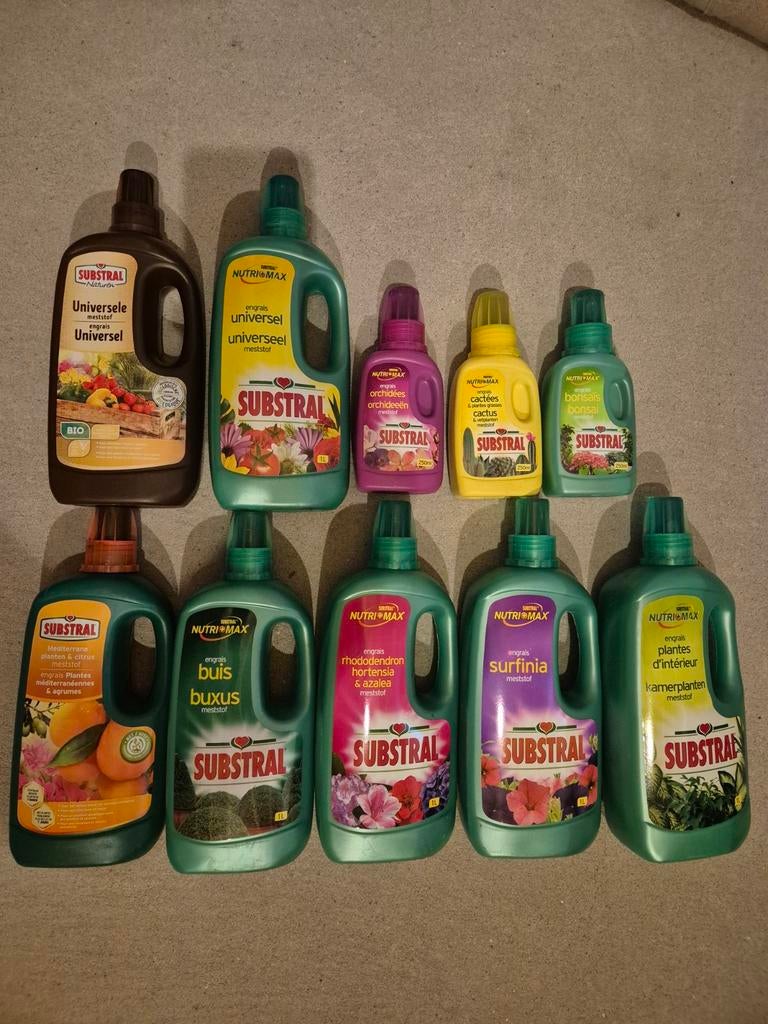 Diverse vloeibare meststoffen van Substral, Kunstmest