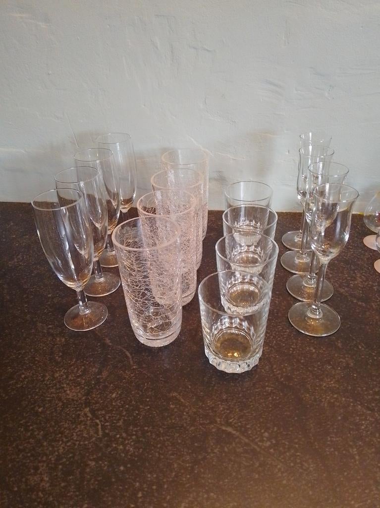 Service de 4 x 4 verres en parfait état., Collections