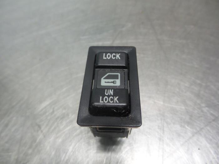 Commutateur verrouillage central des portes d'un Toyota Yari, Autos : Pièces & Accessoires, Autres pièces automobiles, Toyota