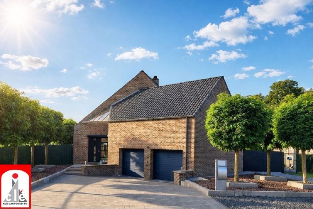 Mooi afgewerkte woning met 2 inpandige garages, 222 m², 1000 à 1500 m², Oudsbergen - Opglabbeek, 219 kWh/m²/an