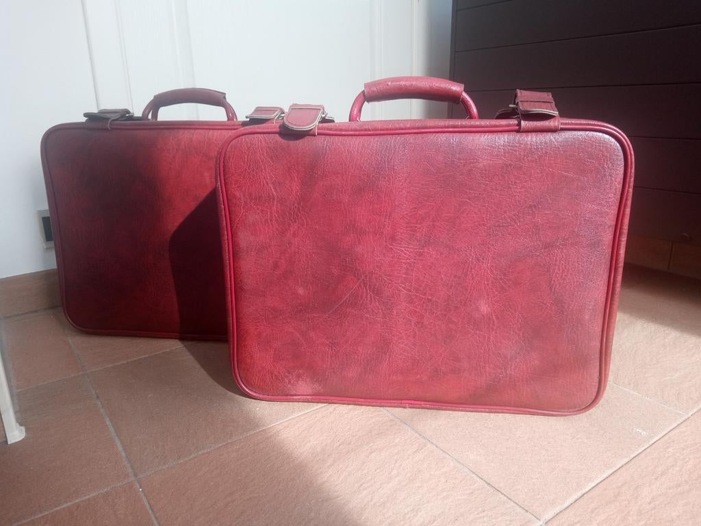 Vintage rode kofferset (2 identieke reiskoffers)., Ophalen