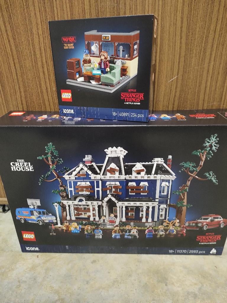 Lego stranger things 40891 WJQK radio + 11370 huis van Creel, Overige thema's, Lego, Nieuw, Ophalen of Verzenden