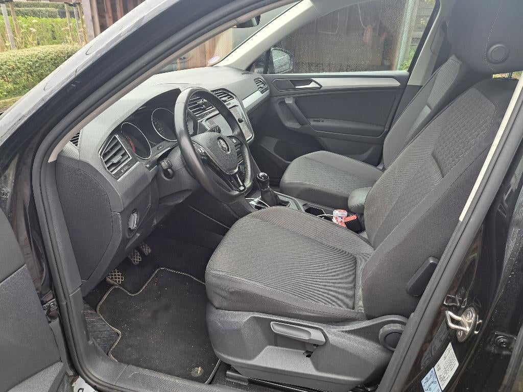 Tiguan R Line, Auto's, Volkswagen, Voorwielaandrijving, Stof, Zwart, Particulier