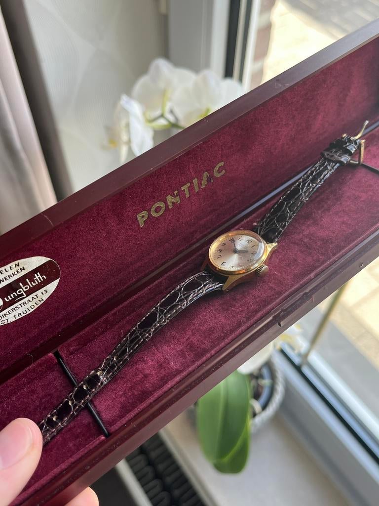 Vintage Pontiac horloge met doos, Enlèvement ou Envoi, Montre-bracelet, Cuir, Autres marques