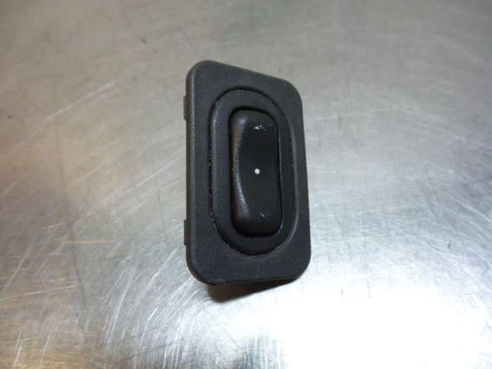 Commutateur vitre électrique d'un Opel Corsa (Corsa C 00-), Autos : Pièces & Accessoires, -, Opel, 3 mois de garantie, Utilisé