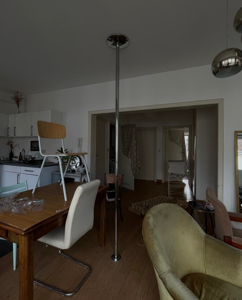 Barre de pole dance, Enlèvement, Utilisé