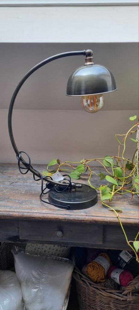 Lampe de table en laiton, Enlèvement