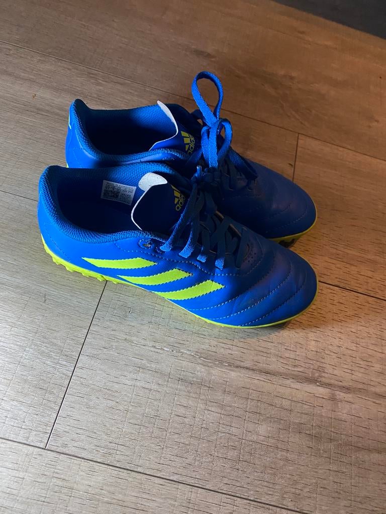 Chaussures foot 35 1/2, Enlèvement ou Envoi, Comme neuf, Chaussures