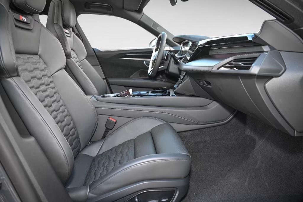 NEW RS 775PK MEGA VOL LP180000E PERFZET/21/CARBON/PANO-35%, Auto's, Audi, Automaat, 4 deurs, Zwart, 5 zetels