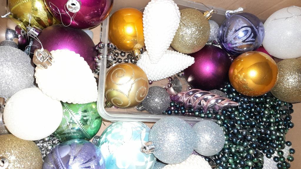 boîte de boules de Noël et guirlandes, Enlèvement, Comme neuf