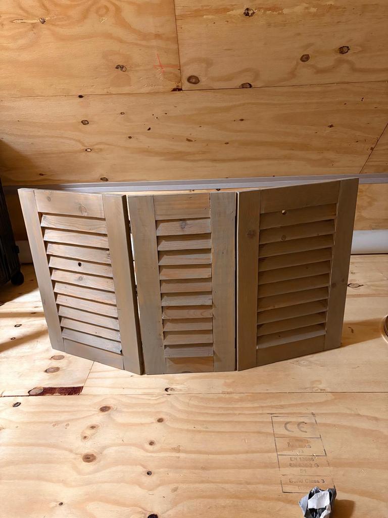 Massief houten scherm, Ophalen