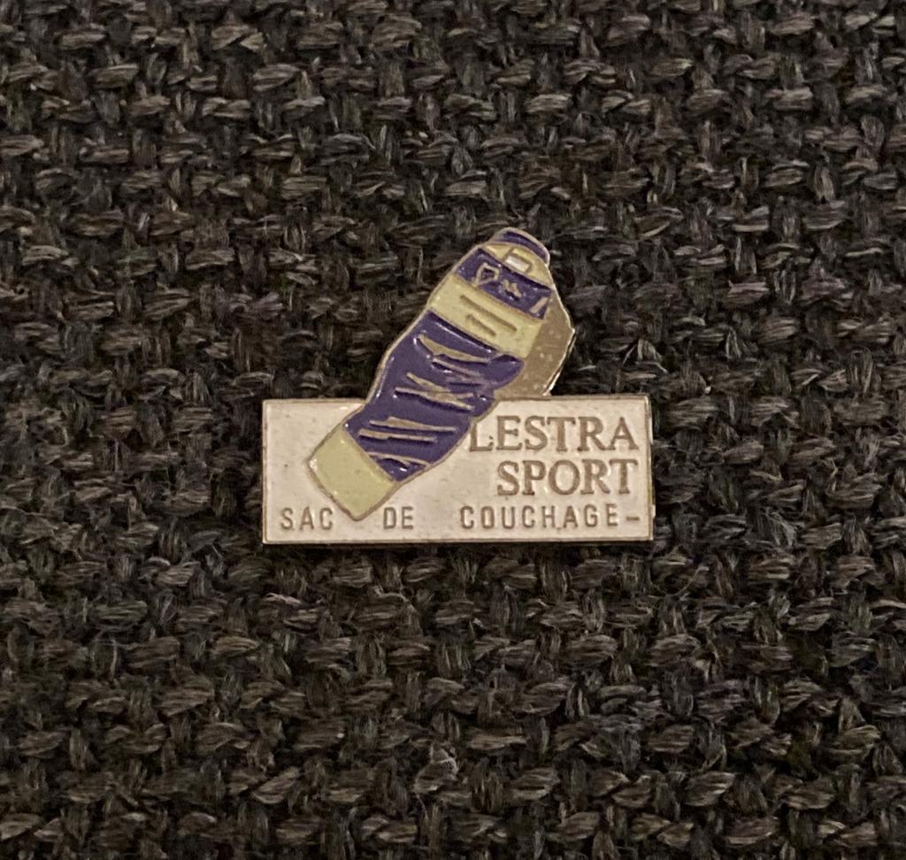 PIN - LESTRA SPORT - SAC DE COUCHAGE - SLAAPZAK, Envoi, Utilisé, Sport, Insigne ou Pin's