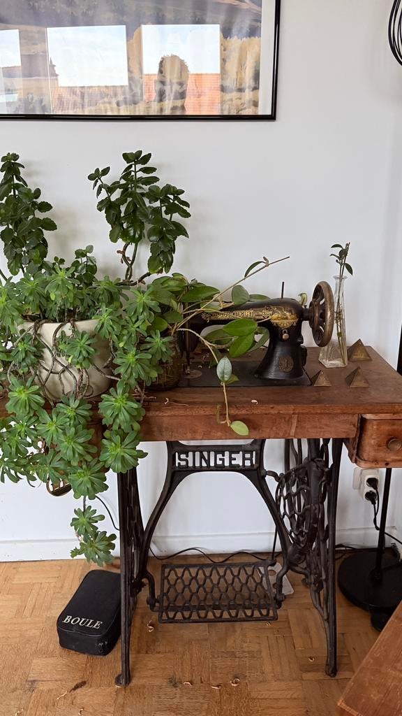 Table de décoration : machine à coudre SINGER, Antiquités & Art, Enlèvement