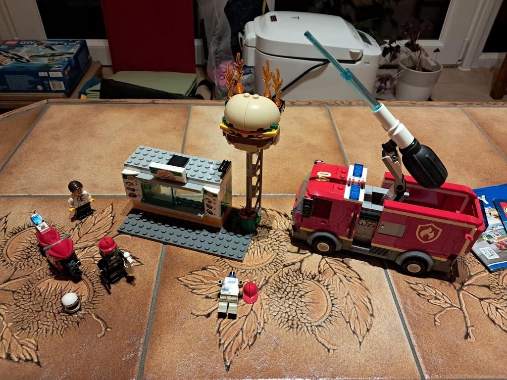 Lego L'intervention des pompiers au restaurant de hamburger, Enfants & Bébés, Jouets | Duplo & Lego, Lego, Enlèvement ou Envoi