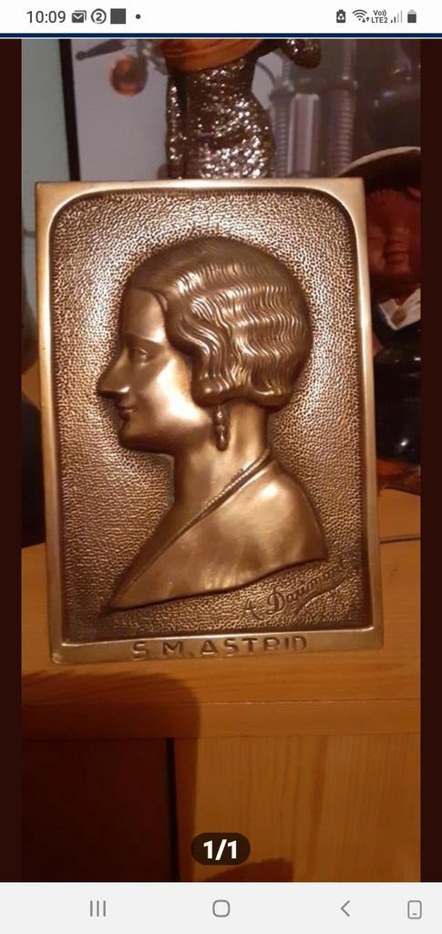 Reine astrid, Antiquités & Art, Enlèvement