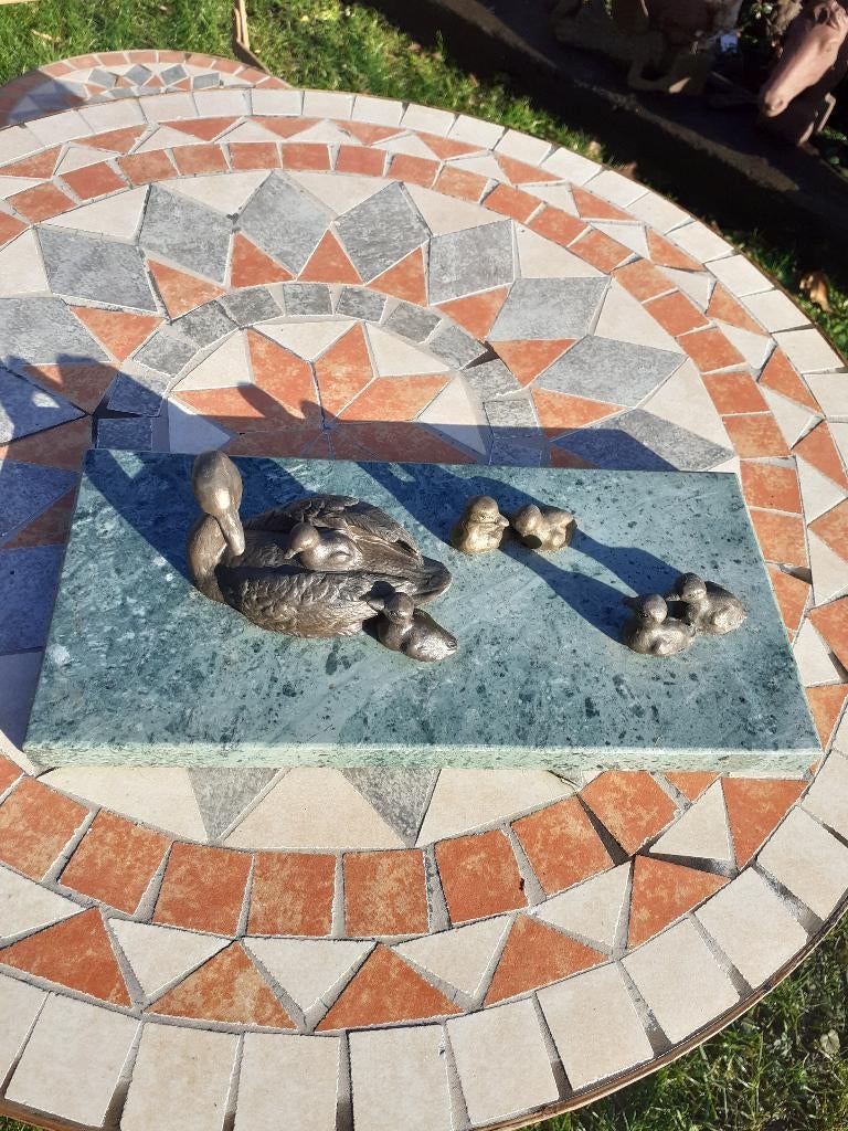 Bronze signé sur socle marbre(la cygne et ses cygneaux), Antiquités & Art, Enlèvement ou Envoi, Bronze