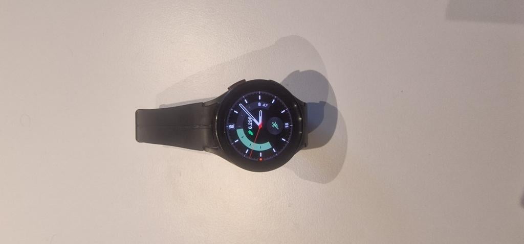 Samsung galaxy watch 5 pro (45mm) LTE  + galaxy buds, Bijoux, Sacs & Beauté, Montres connectées, Comme neuf, Enlèvement ou Envoi