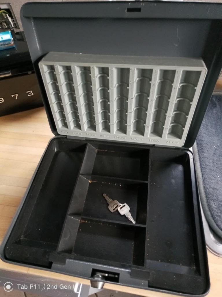 CAISSE/COFFRE A MONNAIE   -  (LIEGE)., Enlèvement, Utilisé