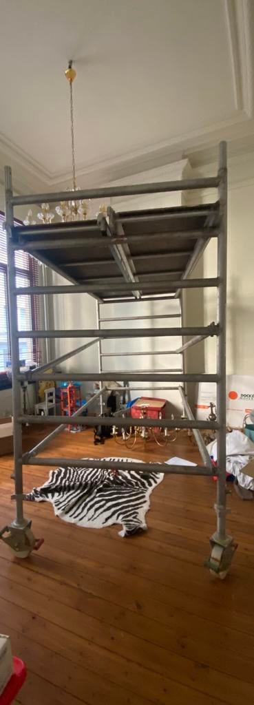 Stelling kan tot 3m40 hoog, lengte 250 diepte 130, Doe-het-zelf en Bouw, Ophalen, Gebruikt, Rolsteiger of Kamersteiger, 2 tot 5 meter
