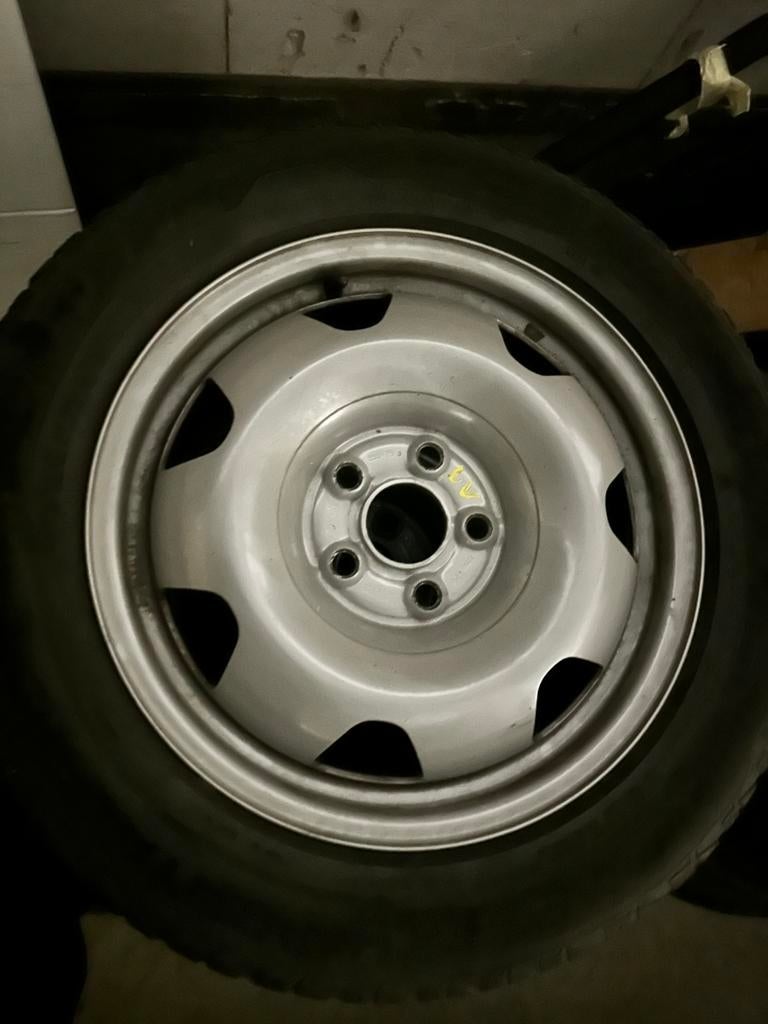Origineel VW OEM 17” velgen winter banden voor t5, t6, t6.1, Auto diversen, Ophalen, Zo goed als nieuw