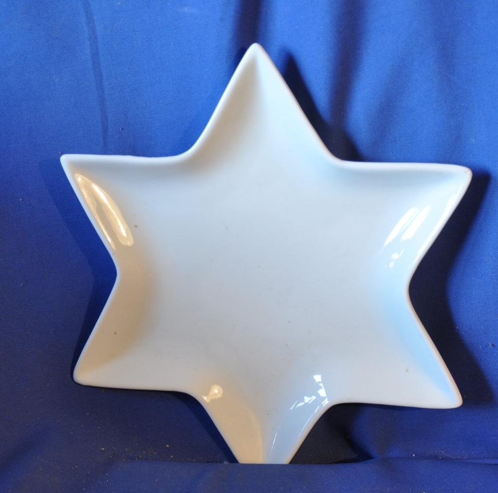 assiette plat en forme d'étoile en faience, Maison & Meubles, Cuisine | Vaisselle, Enlèvement ou Envoi, Comme neuf, Céramique