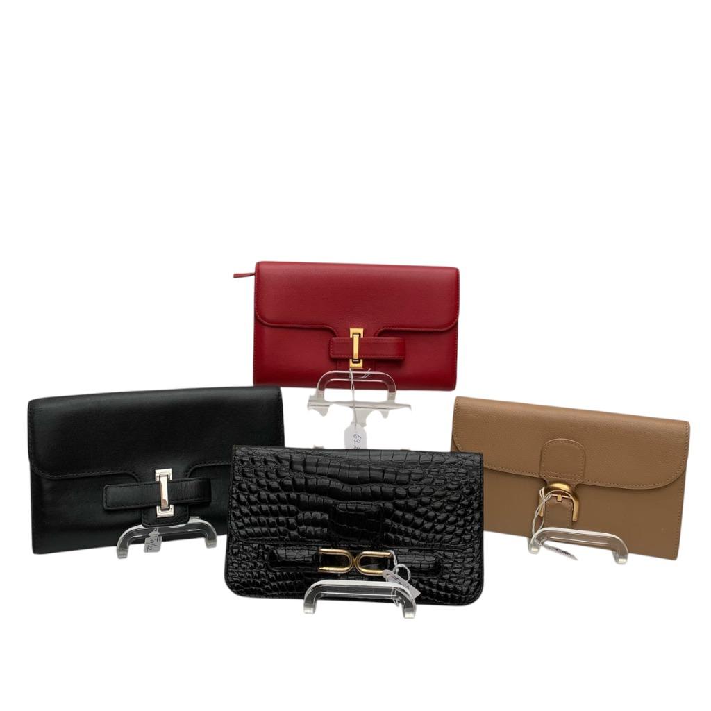 Delvaux portefeuilles. Meer in onze winkel ook Louis Vuitton, Handtassen en Accessoires, Ophalen of Verzenden, Beige