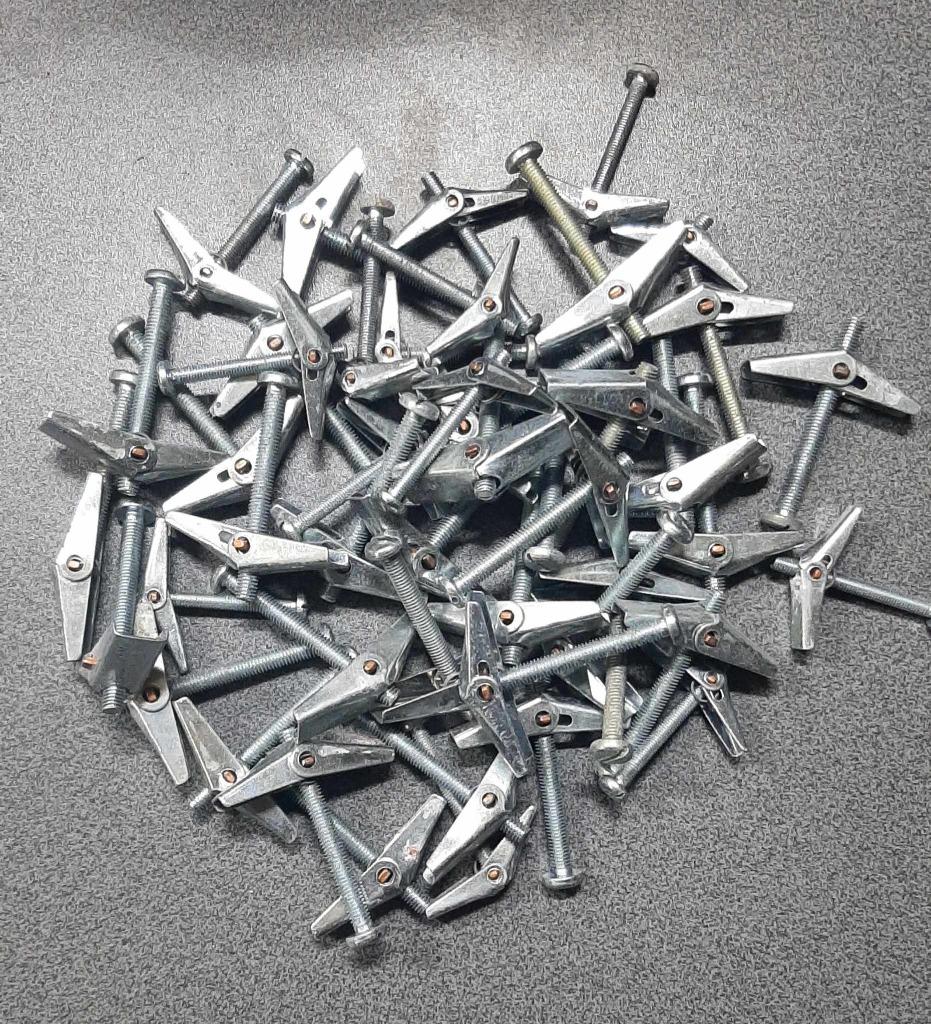 Lot de 46 pièces Systèmes de fixation pour plaque de plâtre, Bricolage & Construction, Plaques & Panneaux, Enlèvement ou Envoi