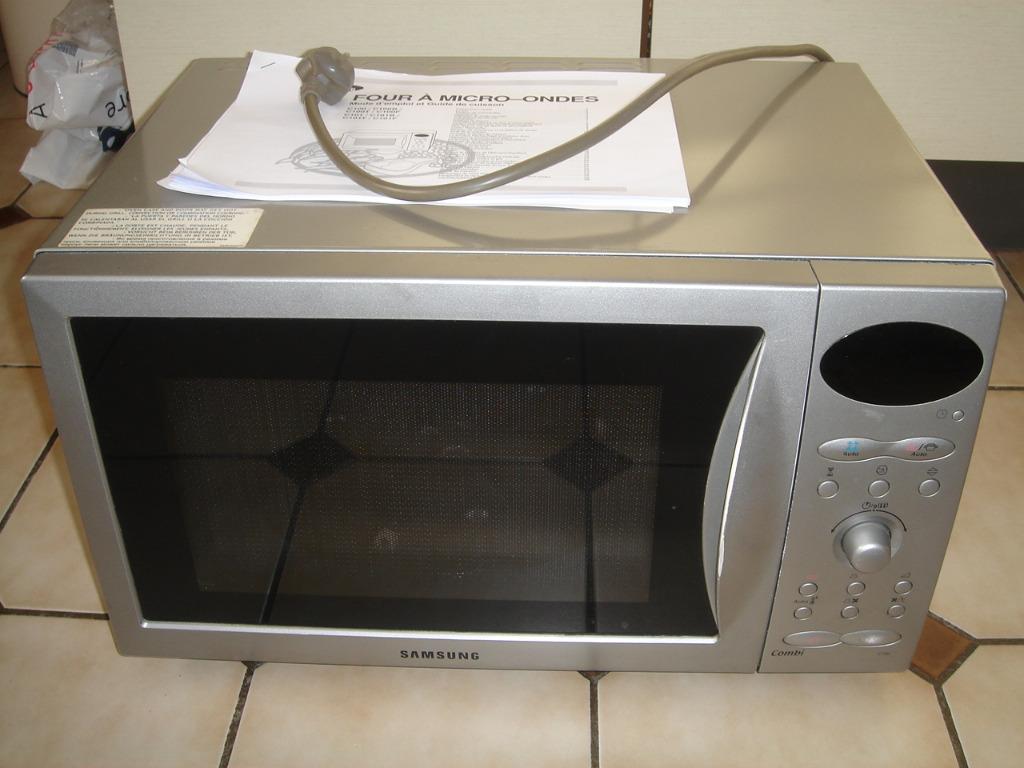 MICRO-ONDES GRILL COMBINÉ SAMSUNG - FOUR QUARTZ MOULINEX, Enlèvement, Utilisé, Four, Micro-ondes