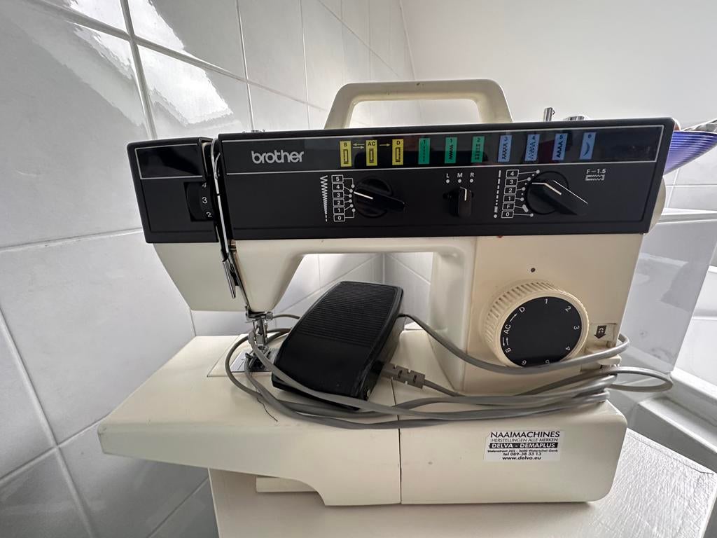 Naai machine brother, Hobby en Vrije tijd, Naaimachines en Toebehoren, Ophalen, Gebruikt, Naaimachine, Brother