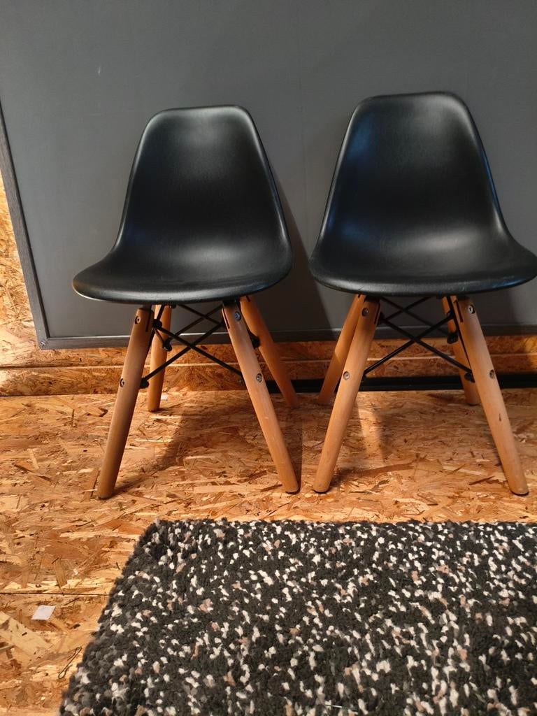 2 mooie kinderstoelen looklike charles eames, Ophalen