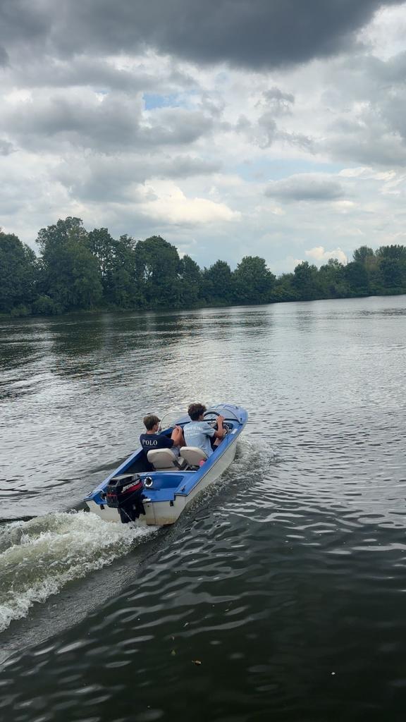 Bateau à moteur prêt à naviguer, Sports nautiques & Bateaux, Speedboat, Autres carburants, 3 à 6 mètres, Comme neuf, Moteur hors-bord